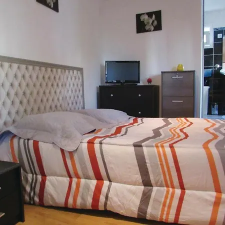 1 Bedroom In Bastia Apartment *